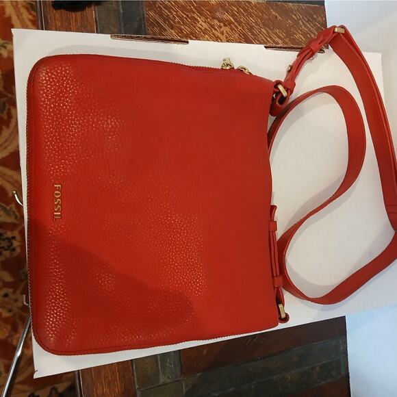 Fossil Pebbled Leather Expandable Crossbody Bag- Red - Picture 15 of 15